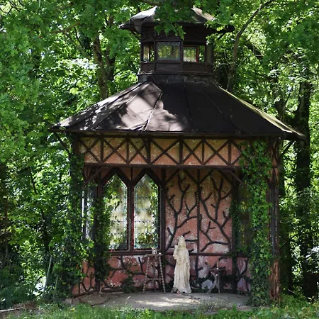 Chateau De La Luardaye *